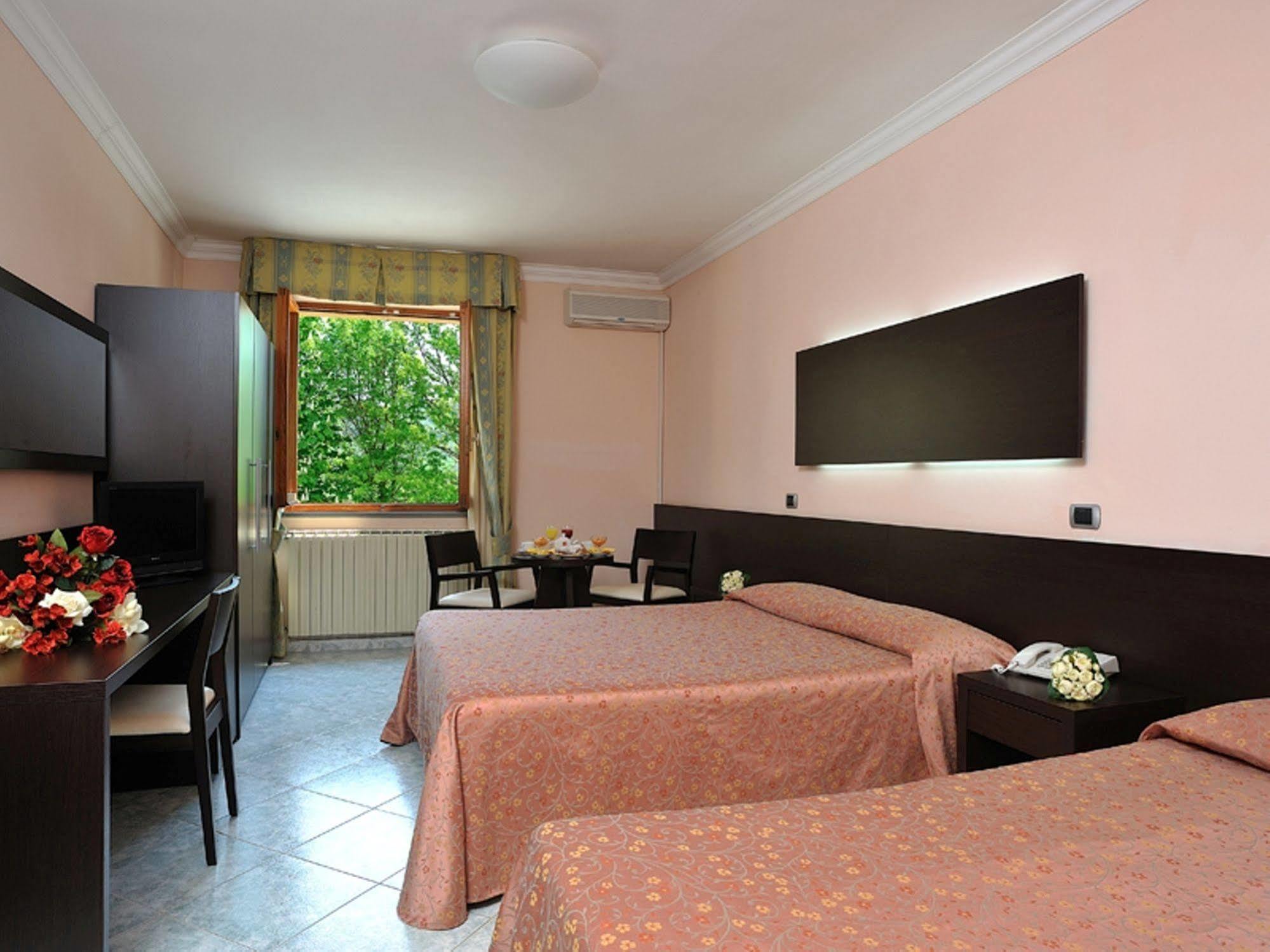 Hotel La Meridiana Urbino Exterior photo